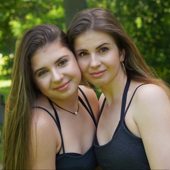 Meet your Poshers, Angelika and Yuliia! - Picture 1 of 1